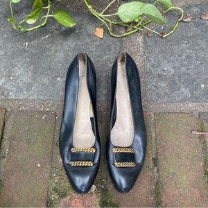 Salvatore Ferragamo Pumps with gold embellishment
Size 10